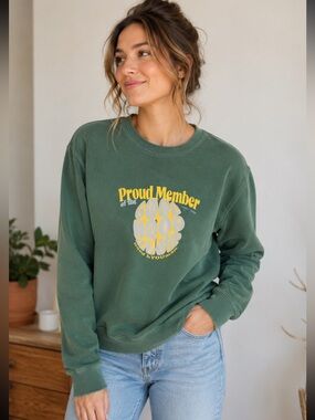 Good Hood Club Proud Member Graphic Sweatshirt Green Crewneck Small